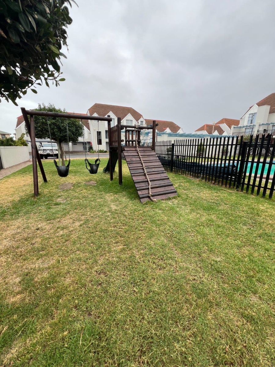 2 Bedroom Property for Sale in Whispering Pines Western Cape